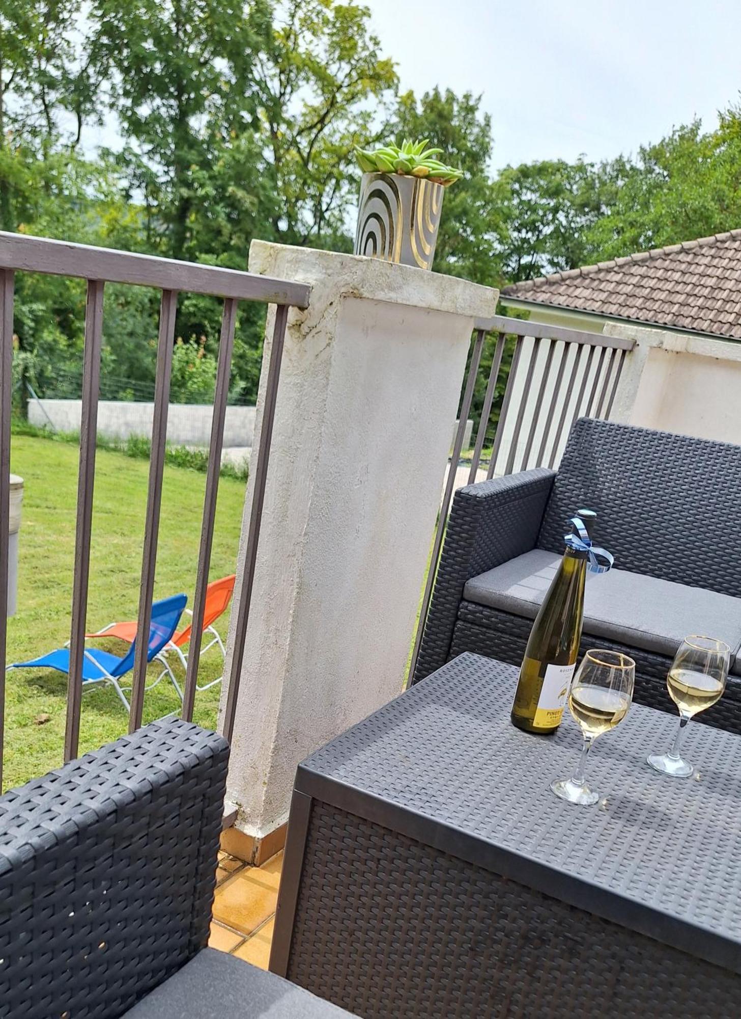 Agreable Maison Avec Jardin A Joinville Exterior foto